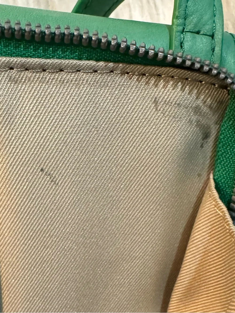 American Leather Co. Kansas Crossbody Calf Leather Vibrant Green EUC